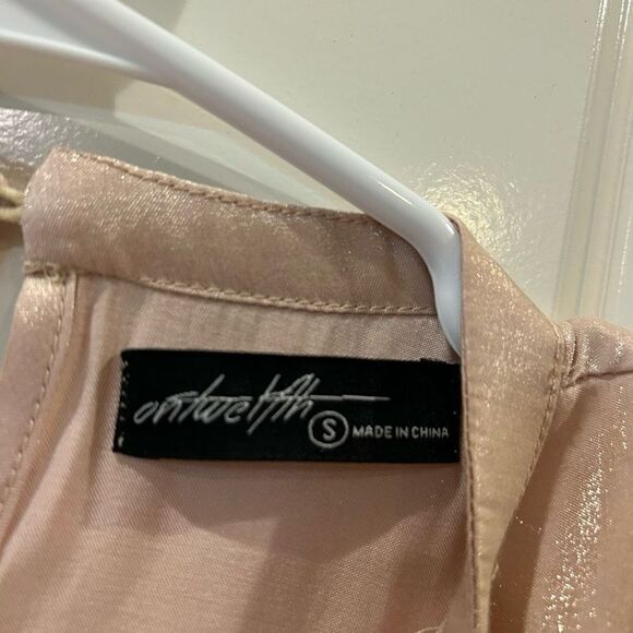 On Twelfth pink shimmer puff sleeve top in small - Picture 4 of 7